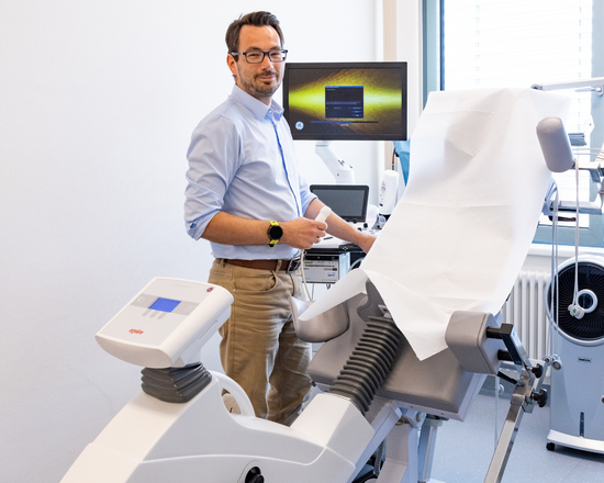 Facharzt Thomas Schulz-Martens am Ergometer