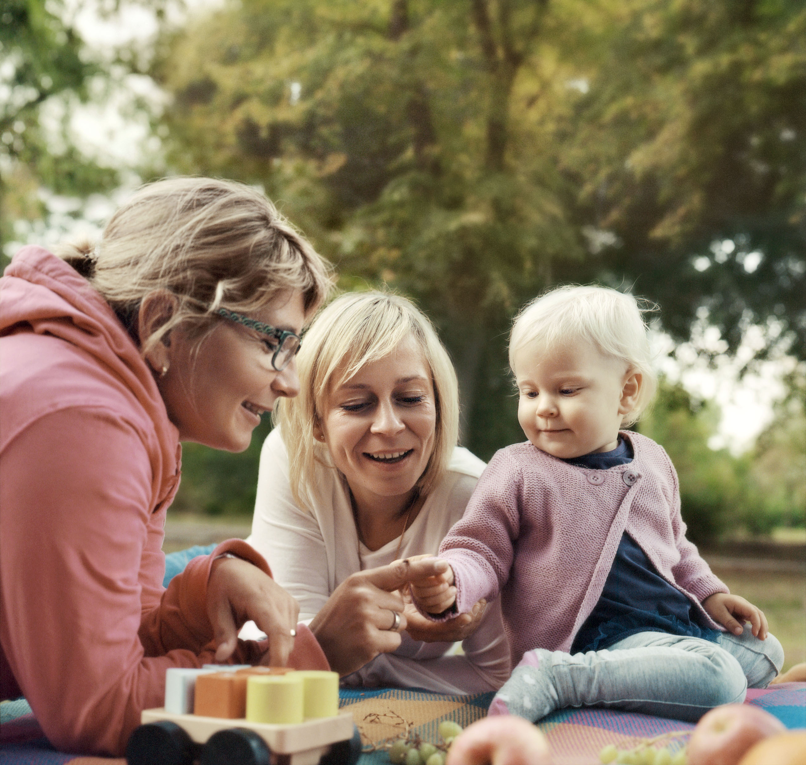 Familienpatinnen teilen mit den Familien schöne Erfahrungen und erleben die ersten Meilensteine des Kleinkindes mit (Foto: Netzwerk Gesunde Kinder Oberhavel/Christiane Woehler). file.alternative